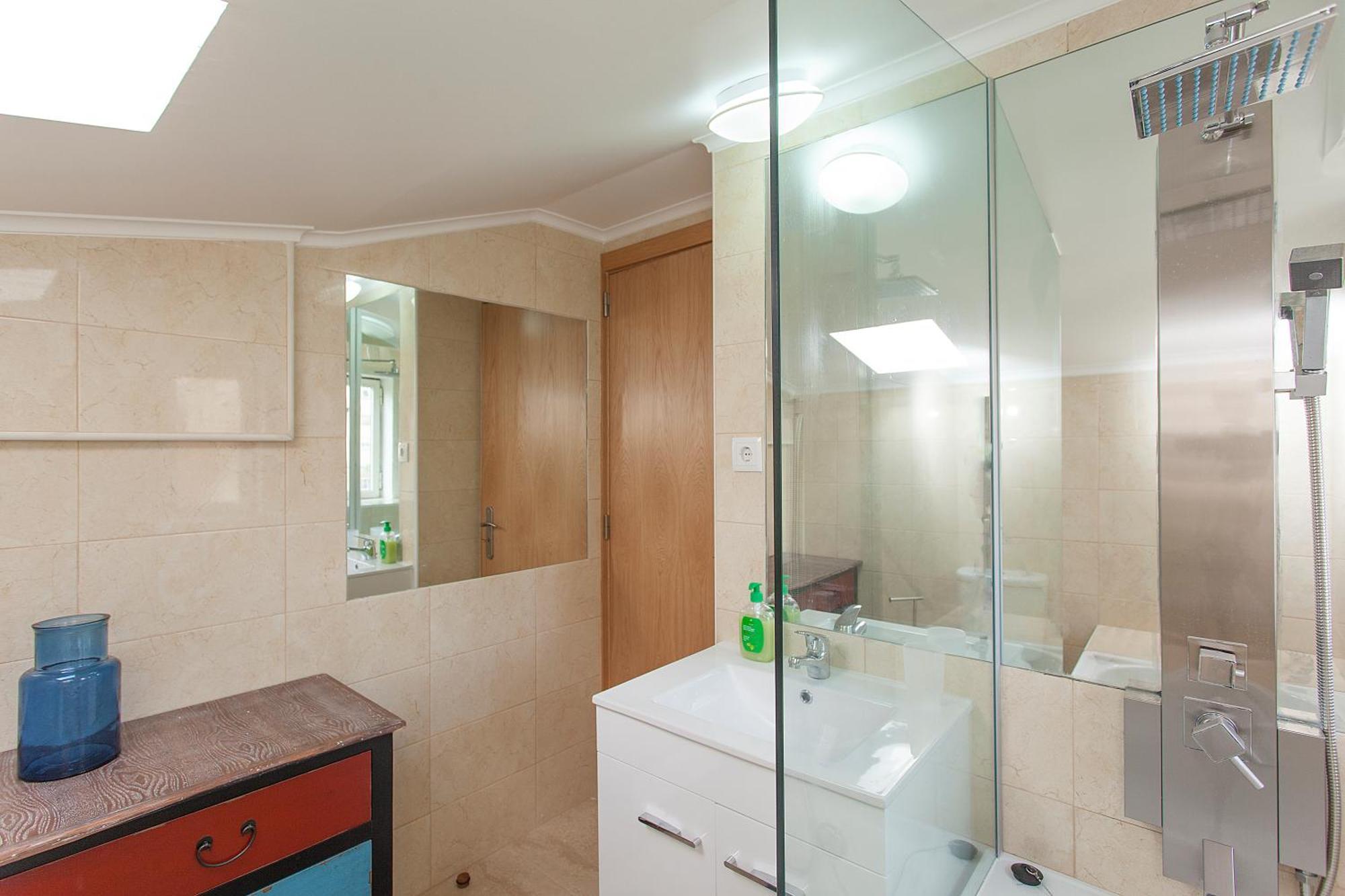 Apartamento Principe Real 2 Bedrooms 2 Bathrooms, Air-con, Wi-fi, 3rd Floor *